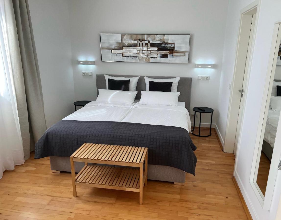 Weingut-Aparthotel Olinger Mehring  Bilik gambar