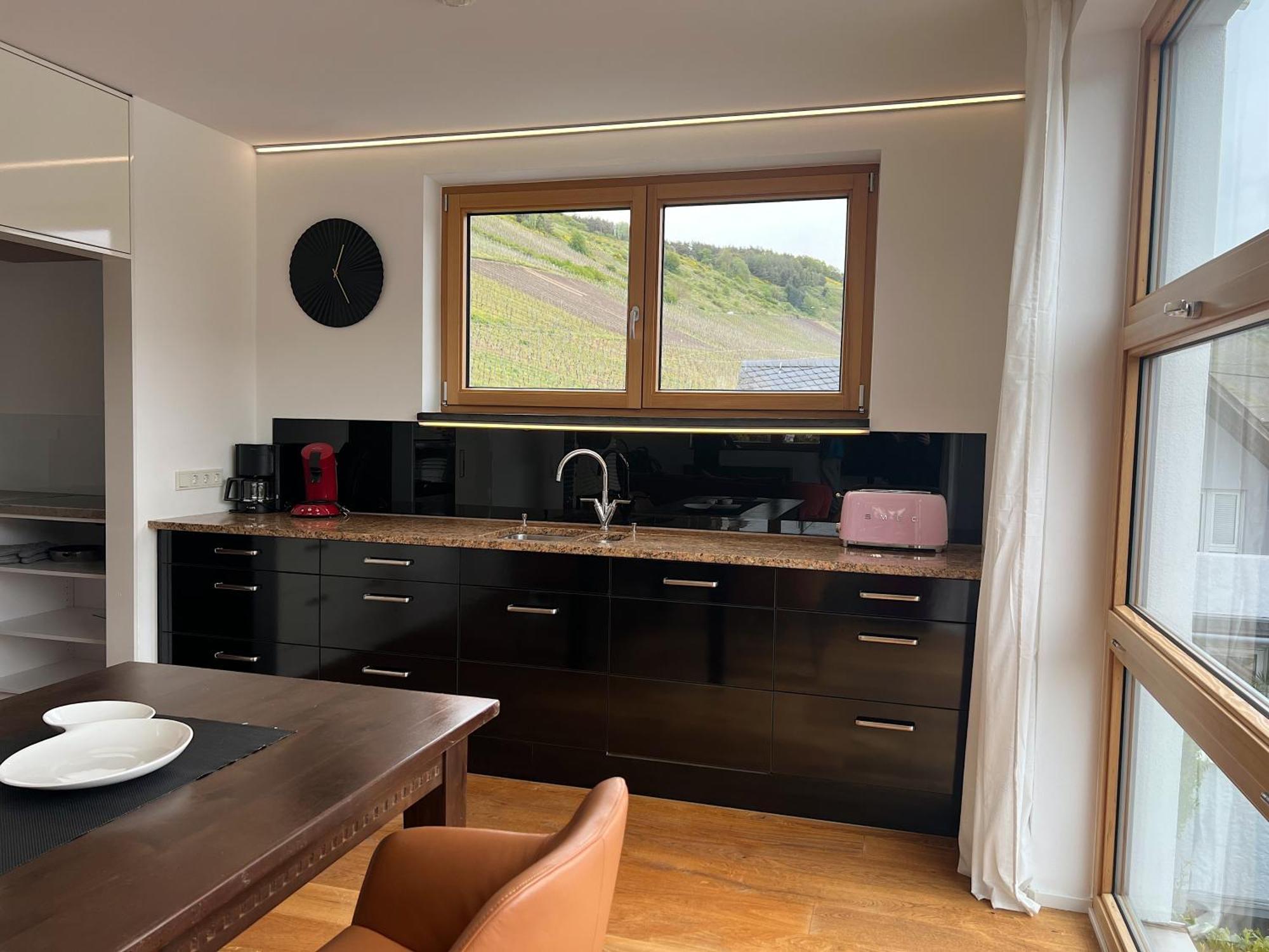Weingut-Aparthotel Olinger Mehring  Bilik gambar