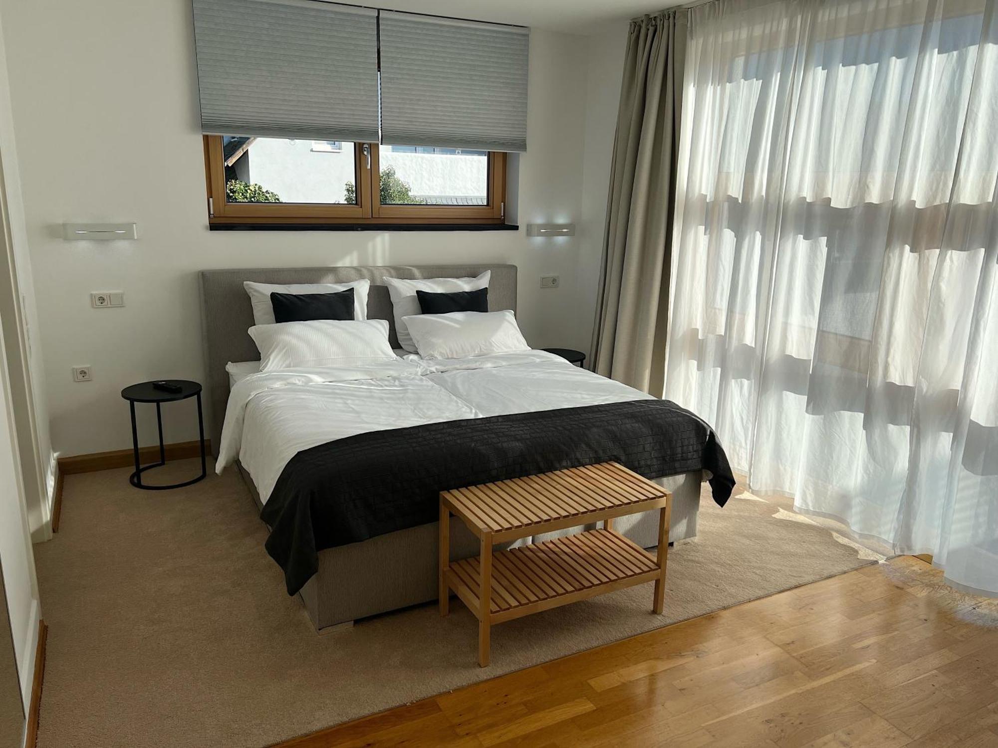 Weingut-Aparthotel Olinger Mehring  Bilik gambar