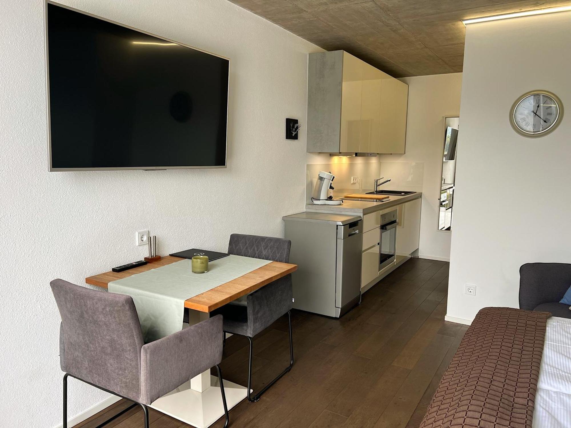 Weingut-Aparthotel Olinger Mehring  Bilik gambar